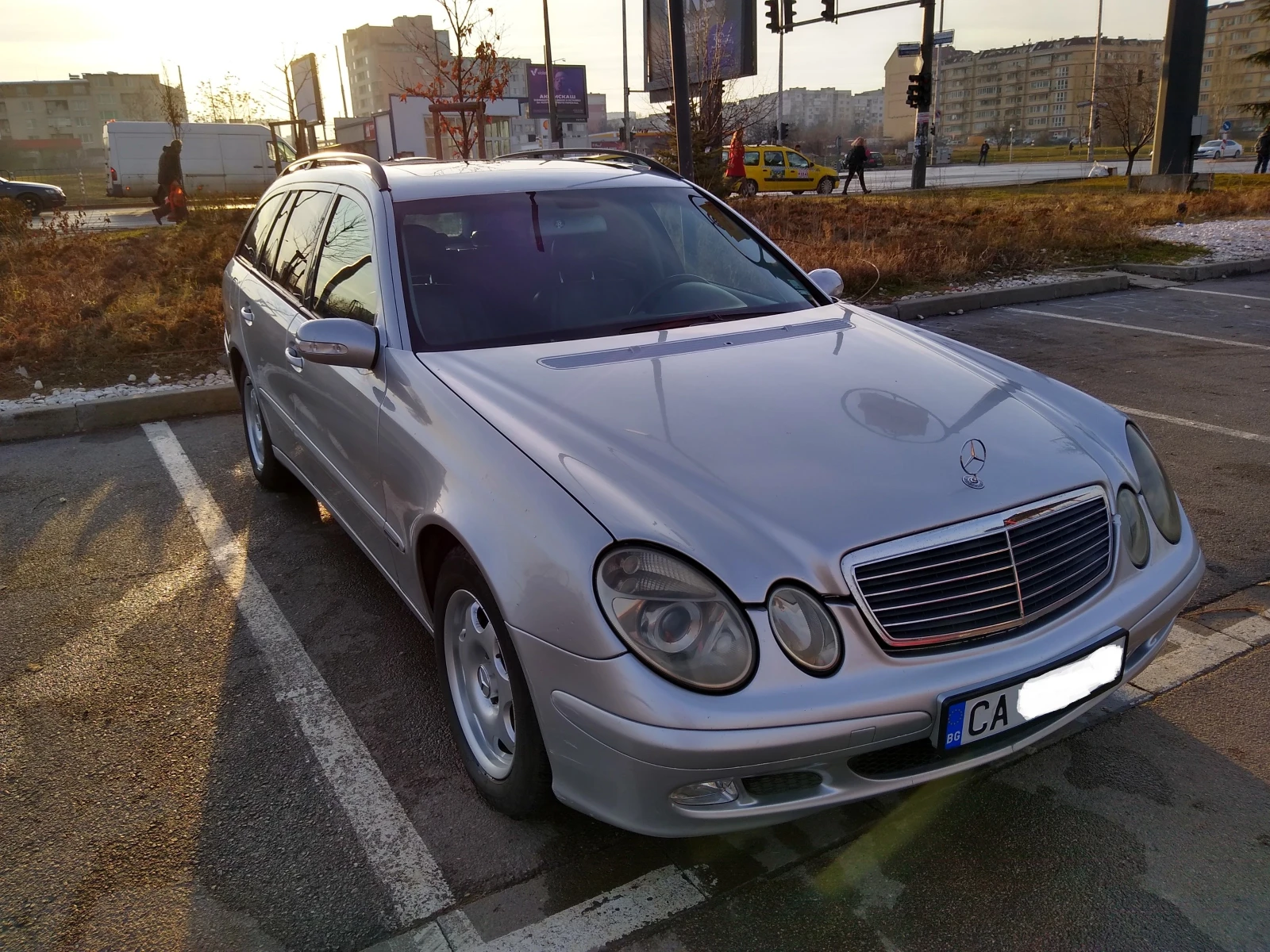 Mercedes-Benz E 220 CDI, снимка 5 - Автомобили и джипове - 56357059