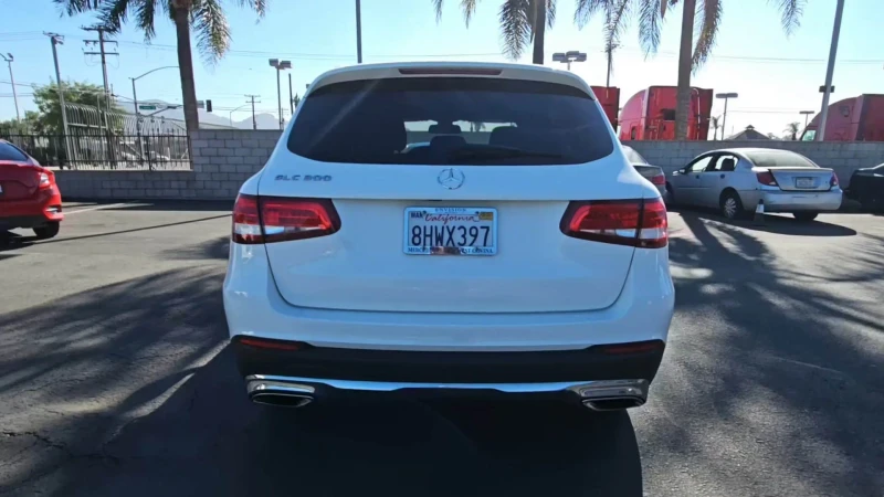 Mercedes-Benz GLC 300 * * BLIND SPOT* KEYLESS GO* Apple CarPlay* Подгрев, снимка 3 - Автомобили и джипове - 48078385