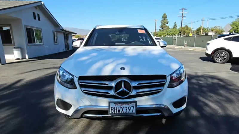 Mercedes-Benz GLC 300 * * BLIND SPOT* KEYLESS GO* Apple CarPlay* Подгрев, снимка 1 - Автомобили и джипове - 48078385