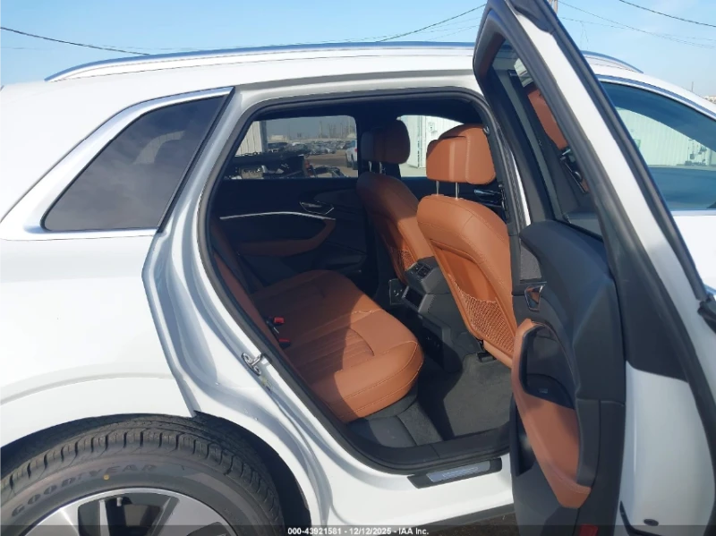 Audi Q8 E-TRON* QUATTRO* ДИРЕКТНА ПРОДАЖБА* BUY NOW, снимка 10 - Автомобили и джипове - 53386948