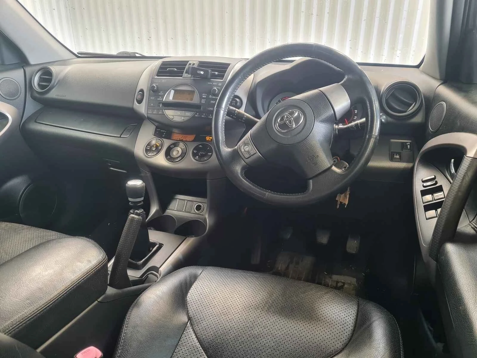 Toyota Rav4 2.2 D-4d 136к.с Кожен Салон НА ЧАСТИ - изображение 6