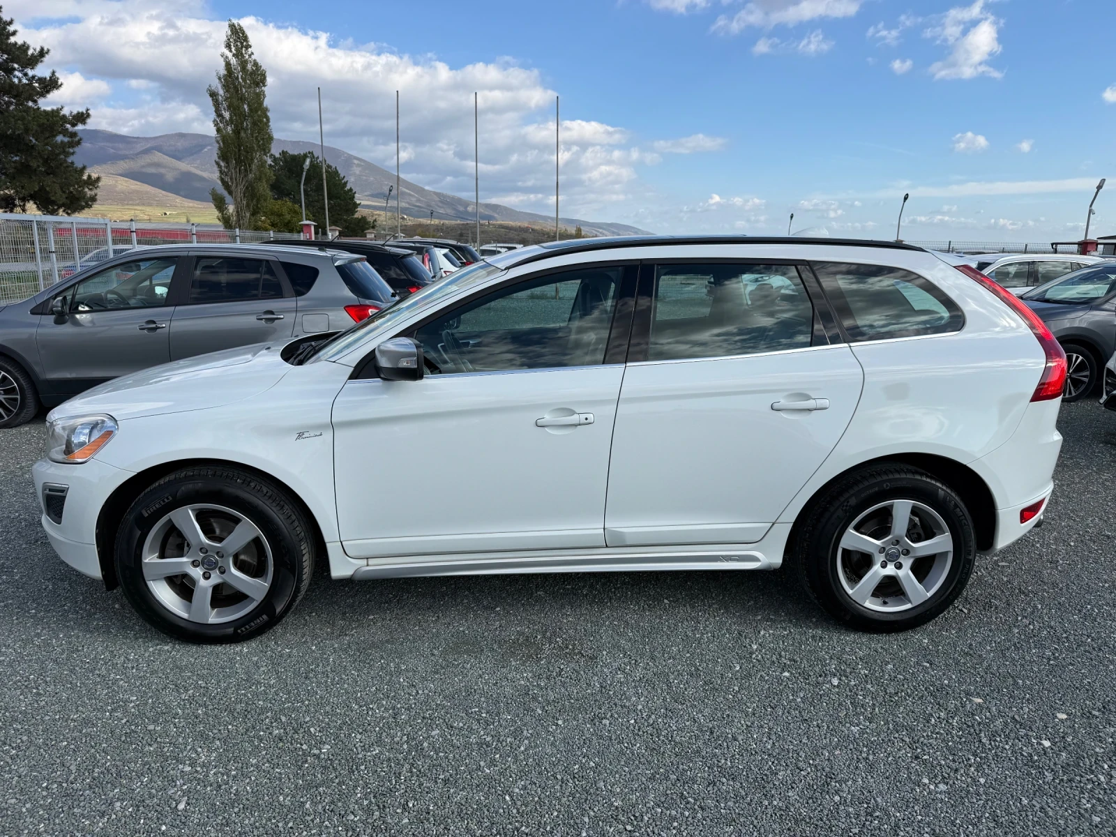 Volvo XC60 (KATO НОВА)^(R-DESIGN) - изображение 9