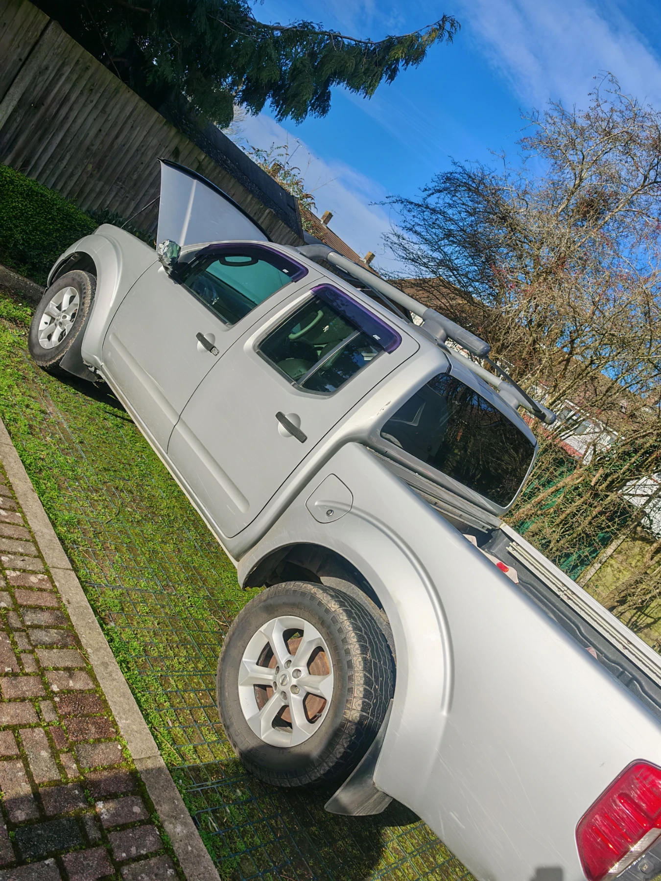 Nissan Navara 2.5 dci automatic , снимка 10 - Автомобили и джипове - 53836303