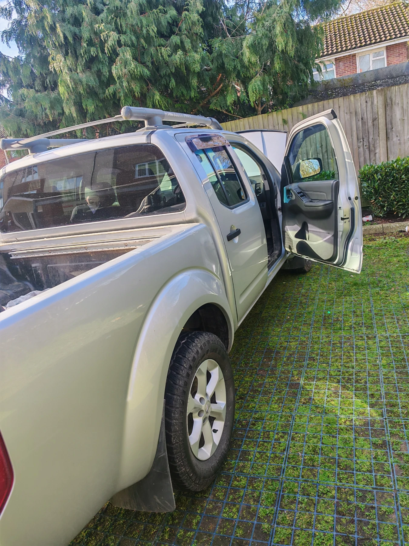 Nissan Navara 2.5 dci automatic , снимка 7 - Автомобили и джипове - 53836303