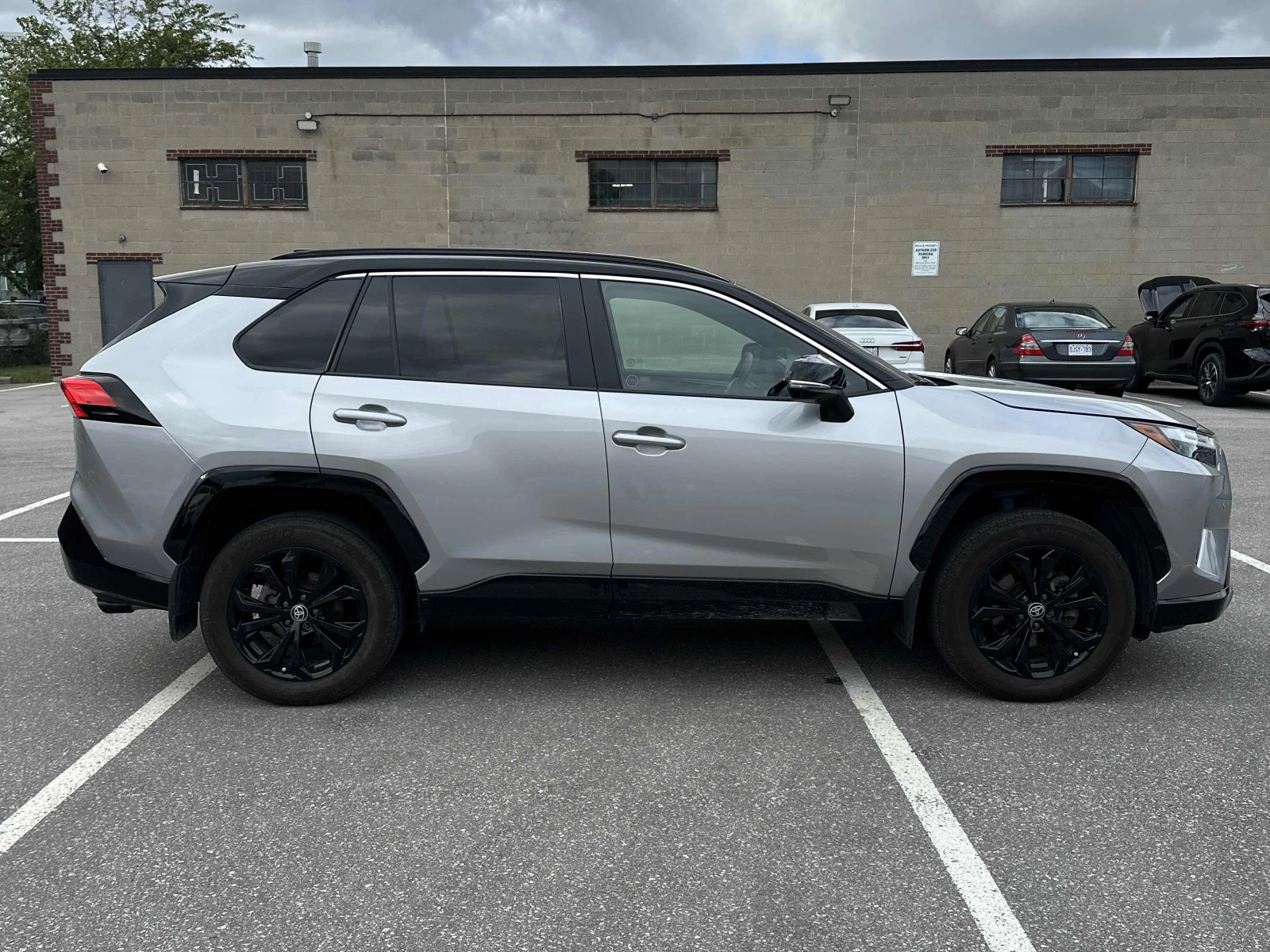 Toyota Rav4 Hybrid XSE, АВТОКРЕДИТ, снимка 3 - Автомобили и джипове - 55800144