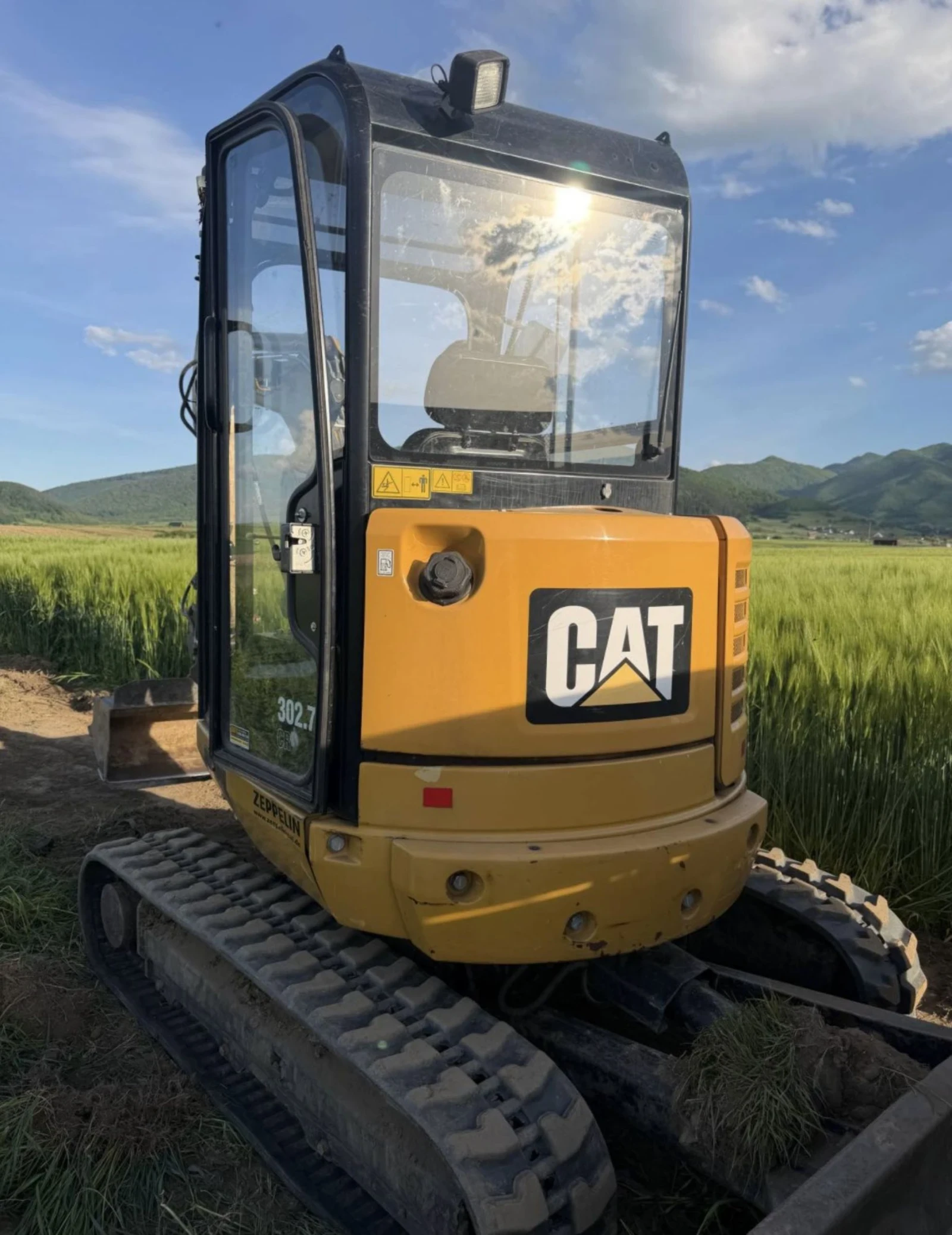 Багер Cat 302.7D Кабина с отопление и климатик, снимка 2 - Индустриална техника - 55288571