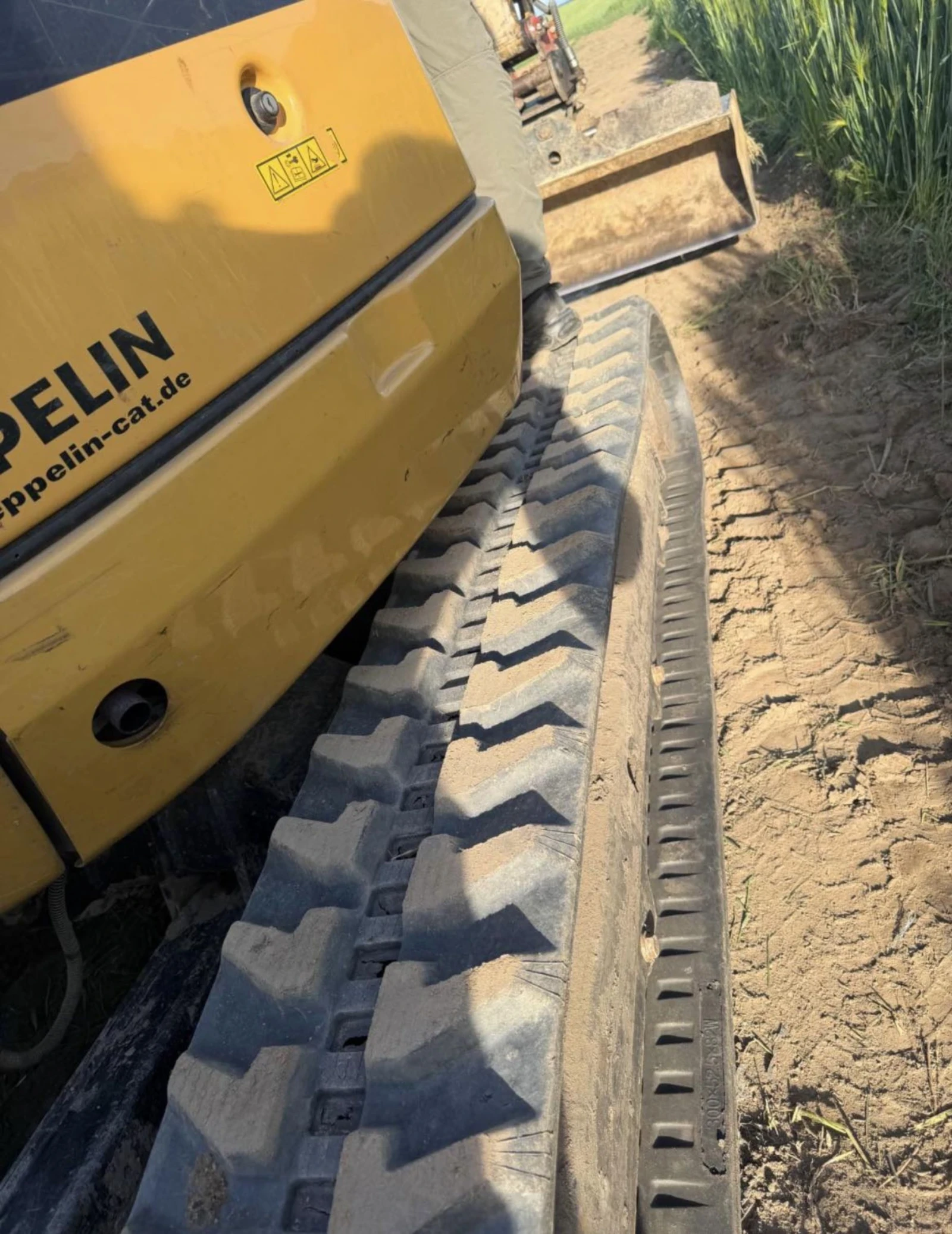 Багер Cat 302.7D Кабина с отопление и климатик, снимка 3 - Индустриална техника - 55288571