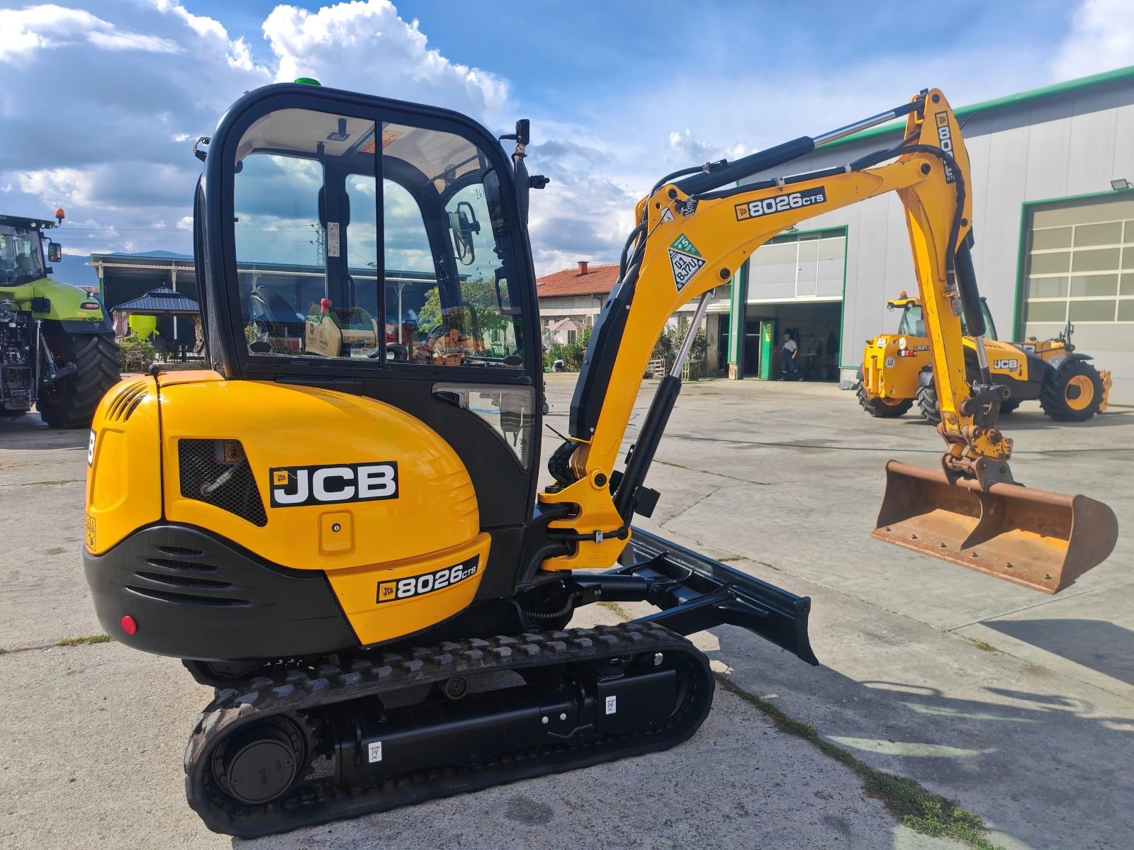 Багер JCB 8026 CTS лизинг с първоначална вноска 20 %