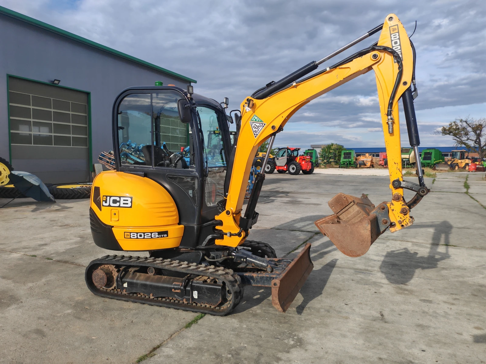 Багер JCB 8026 CTS лизинг с първоначална вноска 20 %