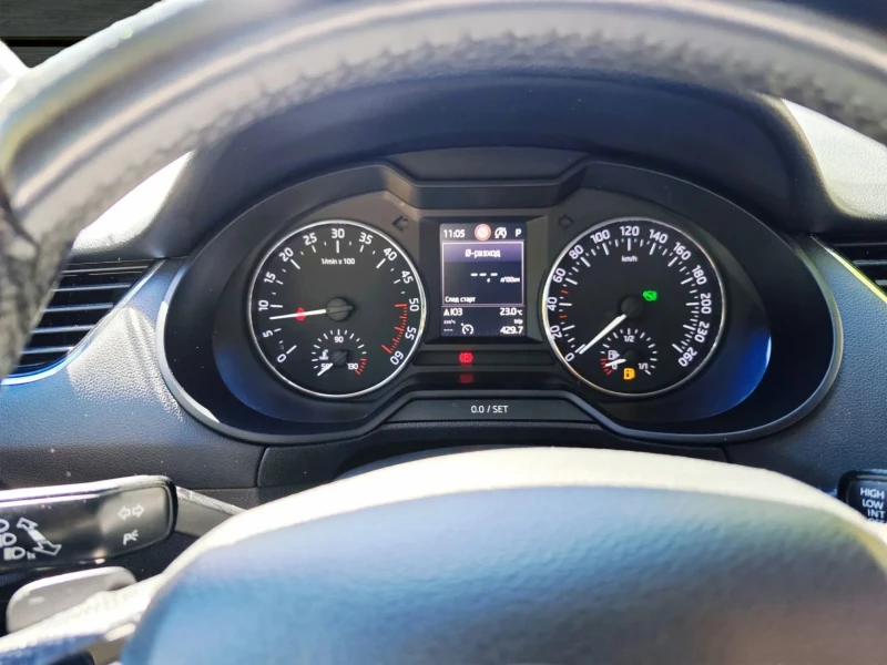 Skoda Octavia 2.0 TDI AUTOMAT, PANORAMA, DISTRONIC, снимка 10 - Автомобили и джипове - 52427296
