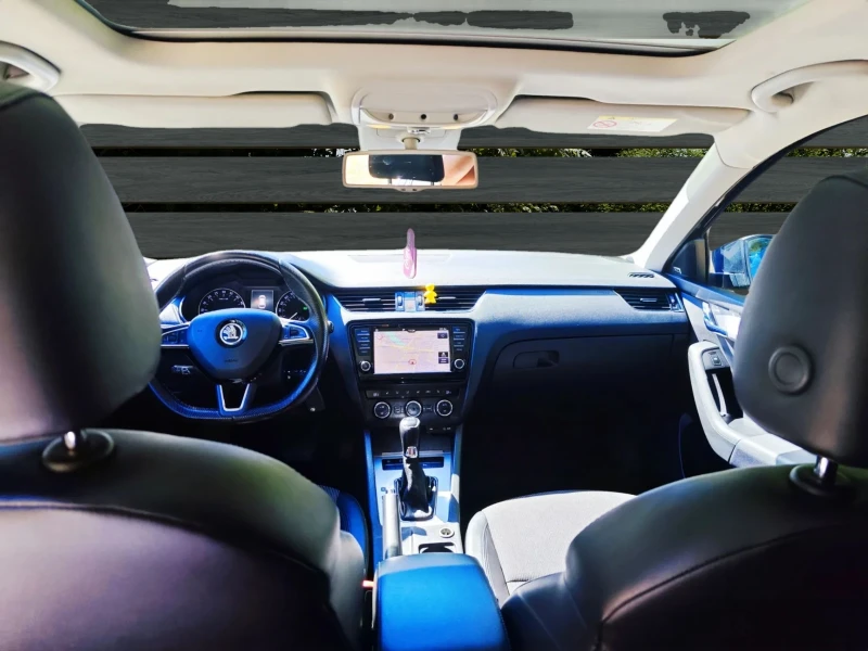 Skoda Octavia 2.0 TDI AUTOMAT, PANORAMA, DISTRONIC, снимка 6 - Автомобили и джипове - 52427296