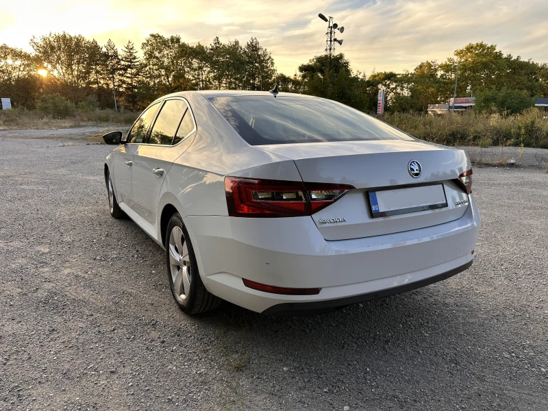 Skoda Superb 2.0 TDI, снимка 6 - Автомобили и джипове - 51801381