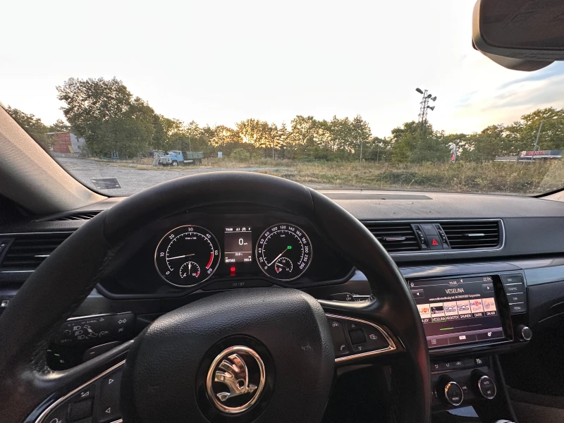 Skoda Superb 2.0 TDI, снимка 15 - Автомобили и джипове - 51801381