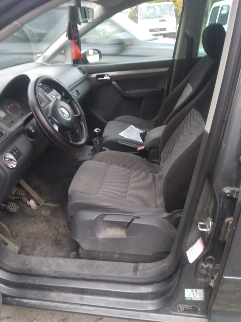 VW Touran, снимка 7 - Автомобили и джипове - 52557869