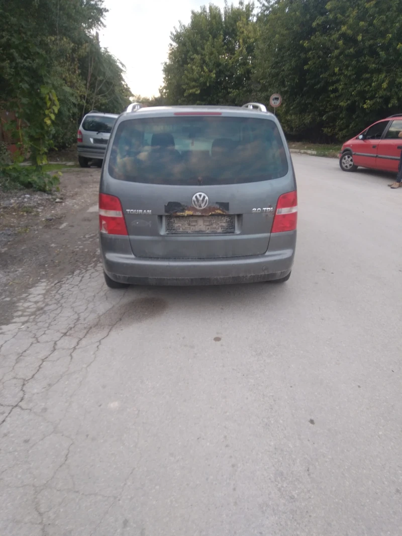 VW Touran, снимка 5 - Автомобили и джипове - 52557869