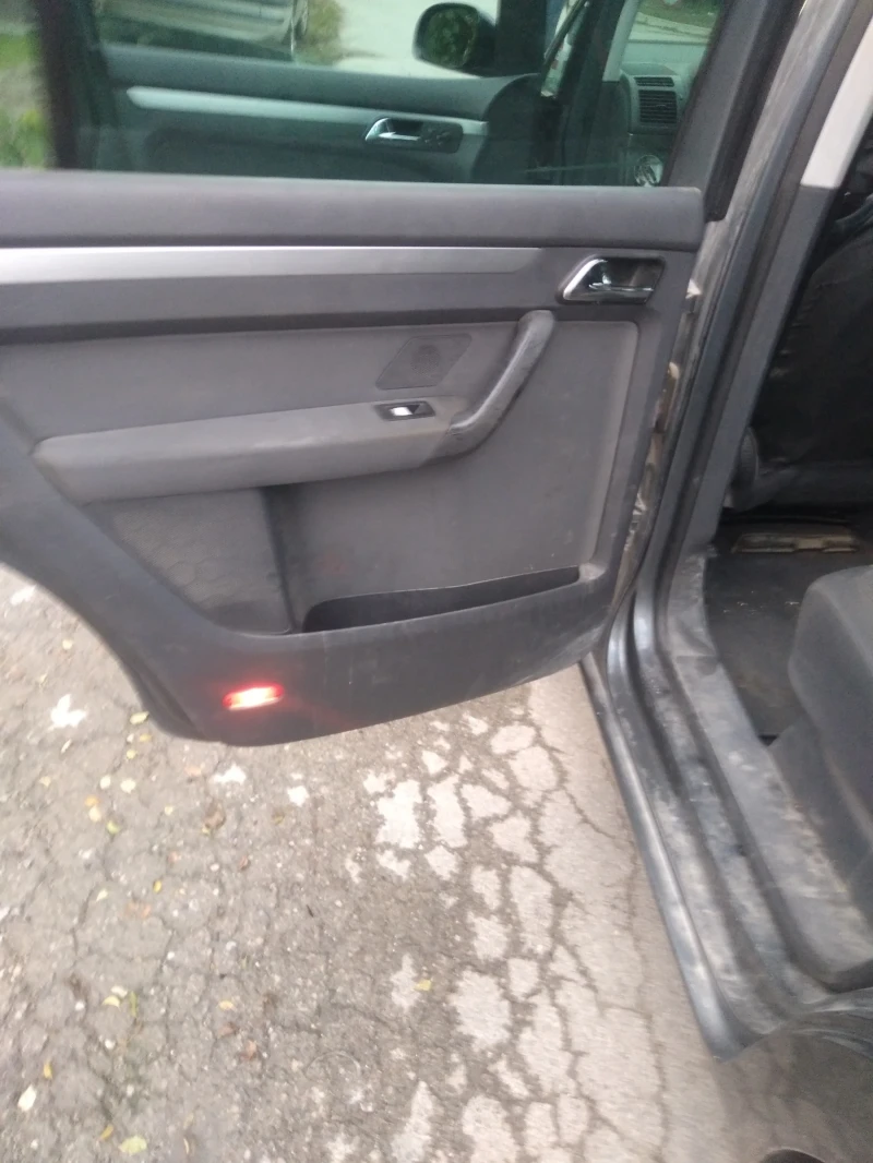 VW Touran, снимка 9 - Автомобили и джипове - 52557869