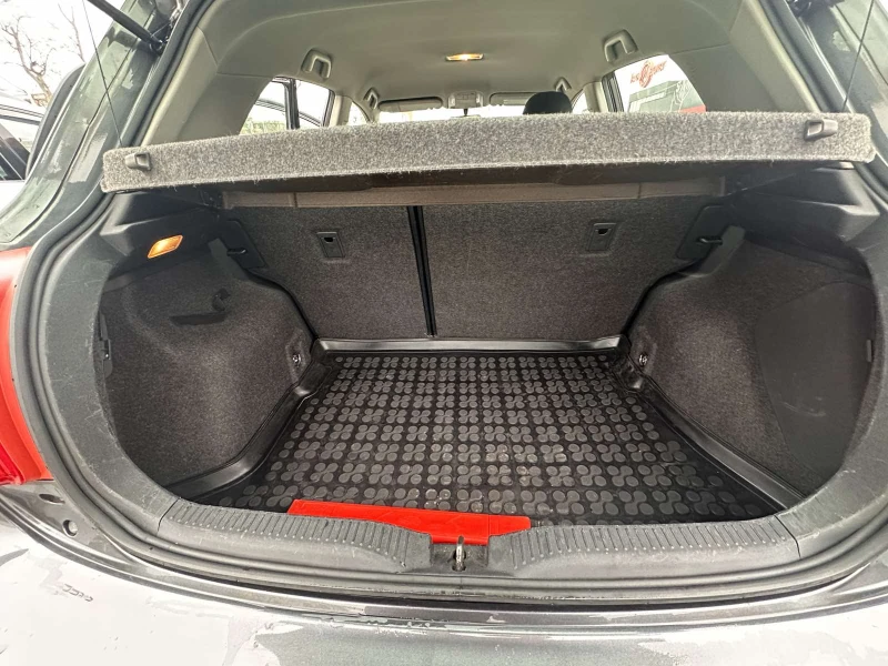 Toyota Auris 1.6i, снимка 4 - Автомобили и джипове - 53276079