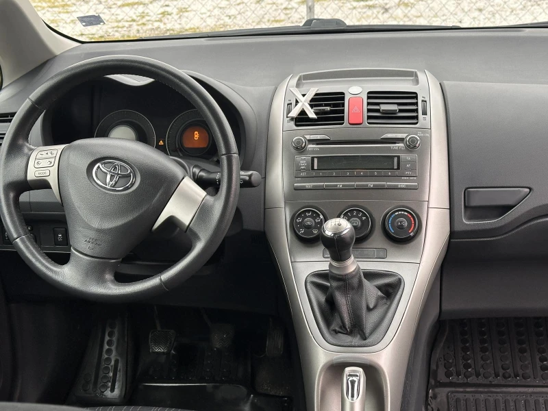 Toyota Auris 1.6i, снимка 11 - Автомобили и джипове - 53276079