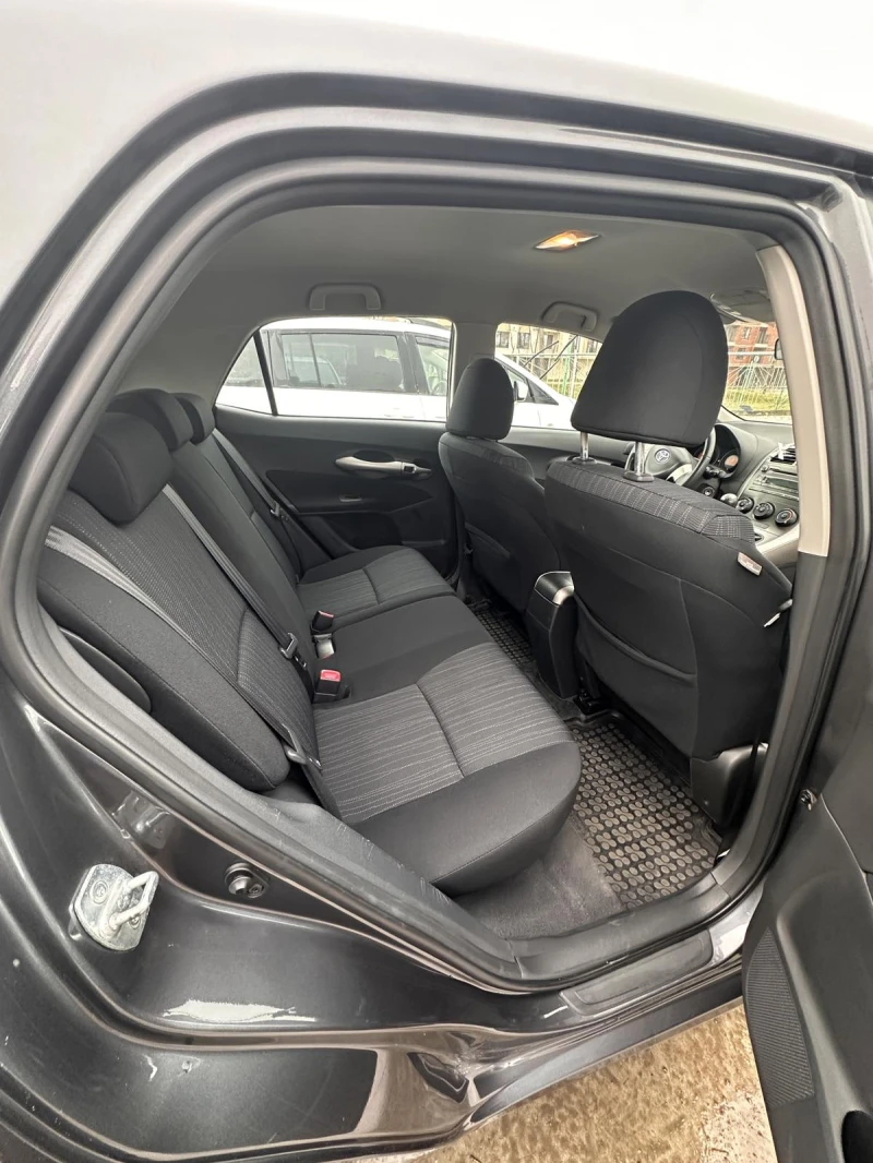 Toyota Auris 1.6i, снимка 8 - Автомобили и джипове - 53276079