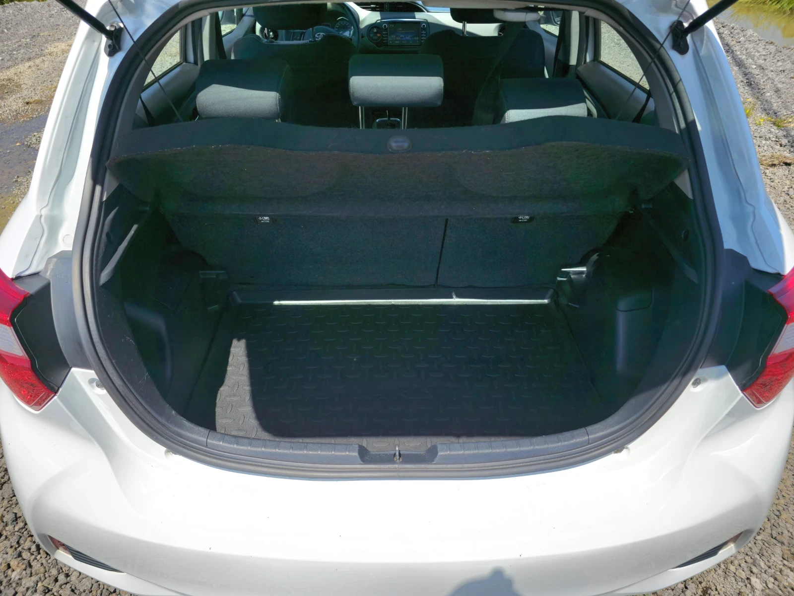 Toyota Yaris 1.5HYBRID ACTIVE LED Дистроник Камера Euro 6B - изображение 8