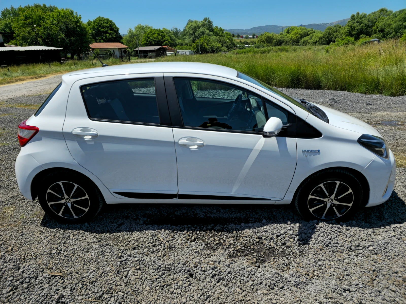 Toyota Yaris 1.5HYBRID ACTIVE LED Дистроник Камера Euro 6B - изображение 4