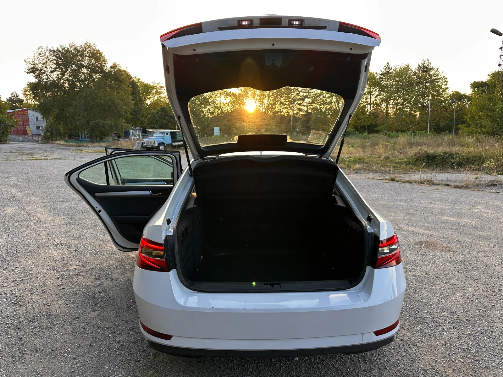 Skoda Superb 2.0 TDI - изображение 10