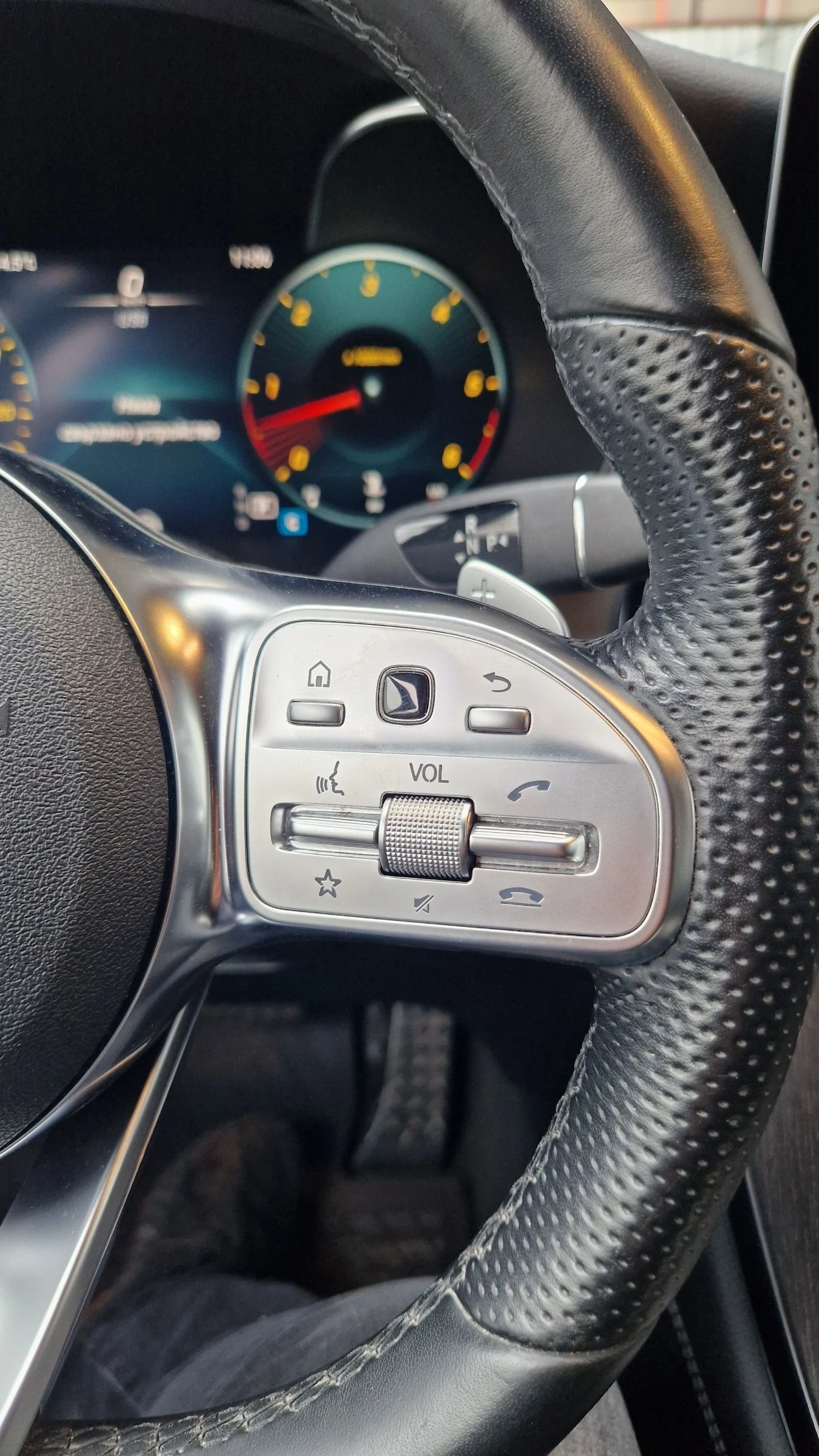 Mercedes-Benz GLC 400 AMG NIGHT LED DIGITAL 4x4 9G-TRONIC DISTRONIC PANO - изображение 8