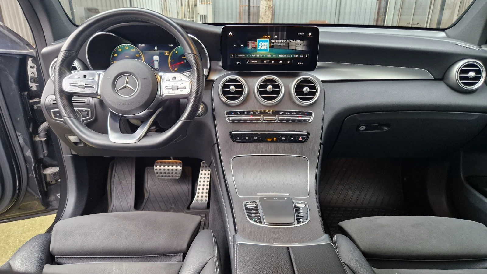 Mercedes-Benz GLC 400 AMG NIGHT LED DIGITAL 4x4 9G-TRONIC DISTRONIC PANO - изображение 6