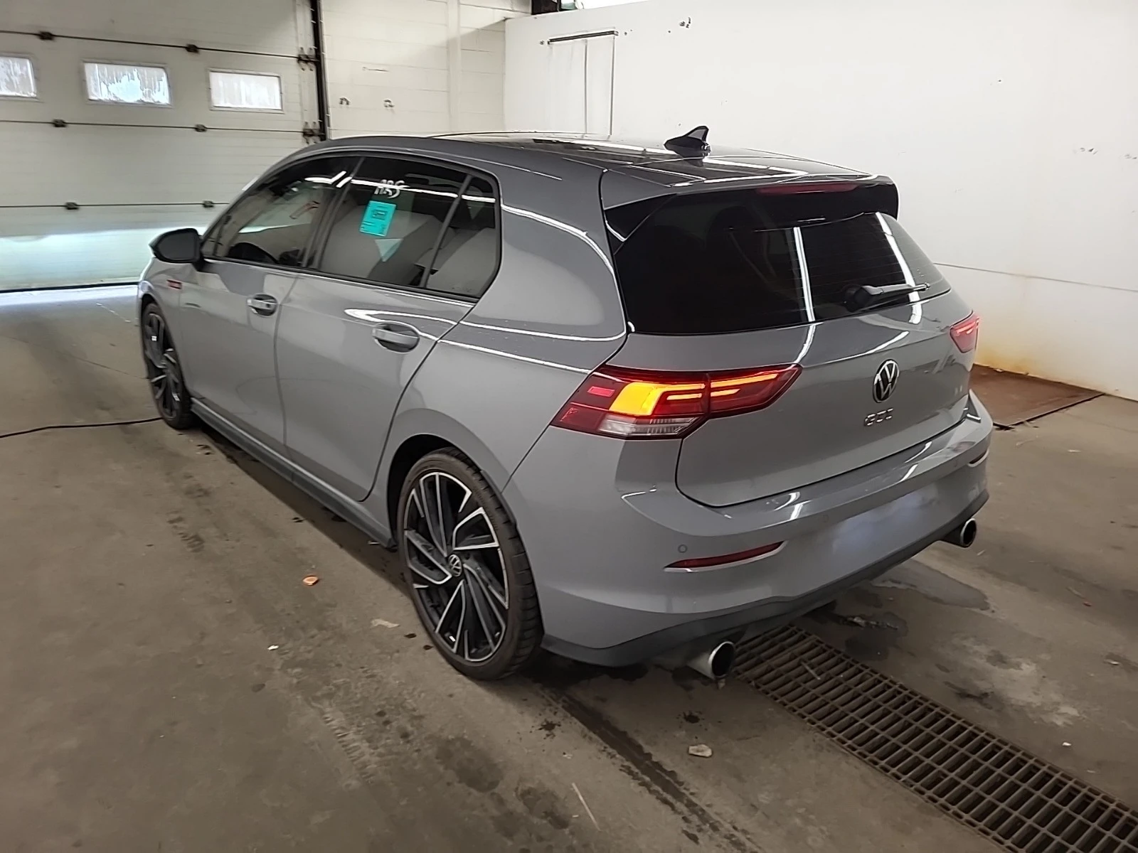 VW Golf GTi * * РЪЧКА * * CARFAX * * АВТО КРЕДИТ * *  - изображение 4