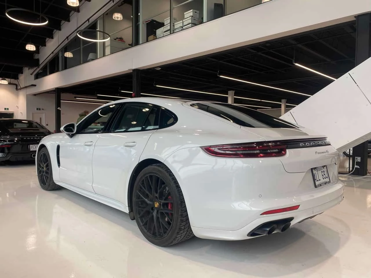 Porsche Panamera 4S AWD * МАСАЖИ* ПОДГРЕВ* ОБДУХВАНЕ* , снимка 4 - Автомобили и джипове - 53842399