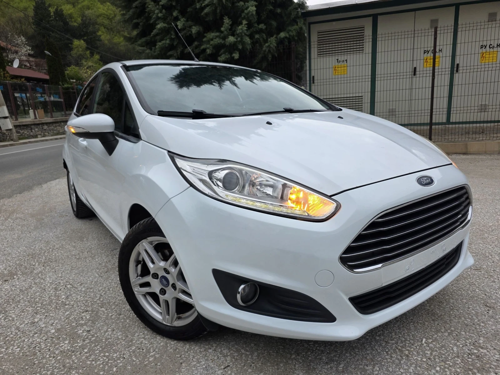 Ford Fiesta 1.5 TDCI * NAVI* XENON* LED* EVRO6* , снимка 2 - Автомобили и джипове - 54209063