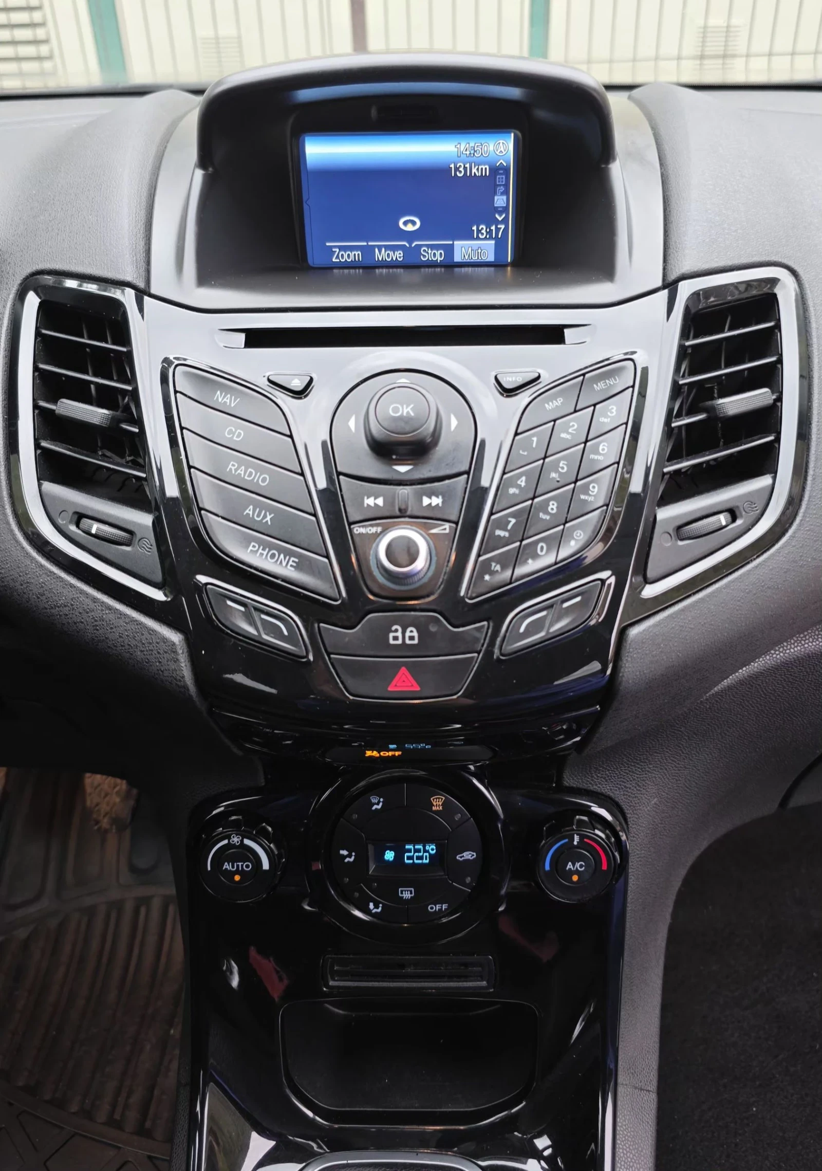 Ford Fiesta 1.5 TDCI * NAVI* XENON* LED* EVRO6* , снимка 16 - Автомобили и джипове - 54209063