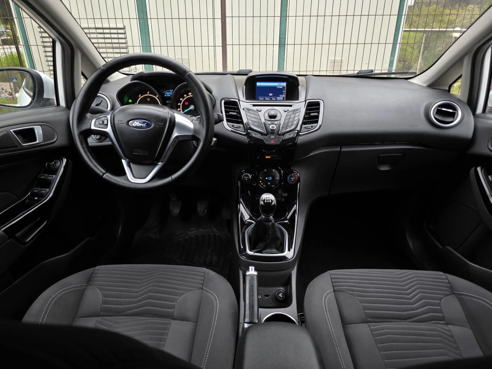 Ford Fiesta 1.5 TDCI * NAVI* XENON* LED* EVRO6* , снимка 14 - Автомобили и джипове - 54209063