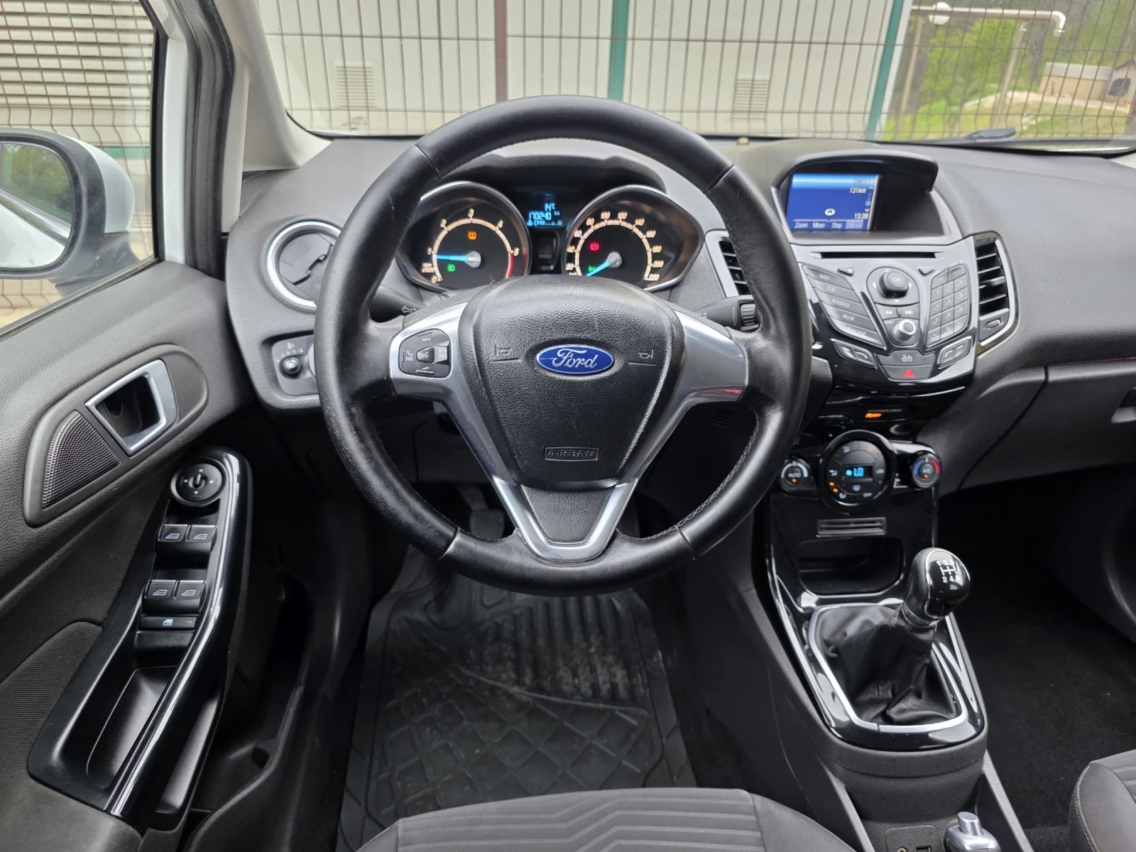 Ford Fiesta 1.5 TDCI * NAVI* XENON* LED* EVRO6* , снимка 15 - Автомобили и джипове - 54209063