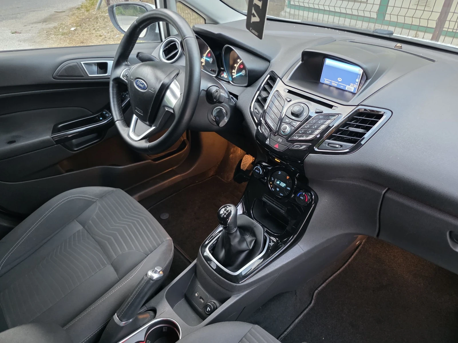 Ford Fiesta 1.5 TDCI * NAVI* XENON* LED* EVRO5B* , снимка 14 - Автомобили и джипове - 54938928