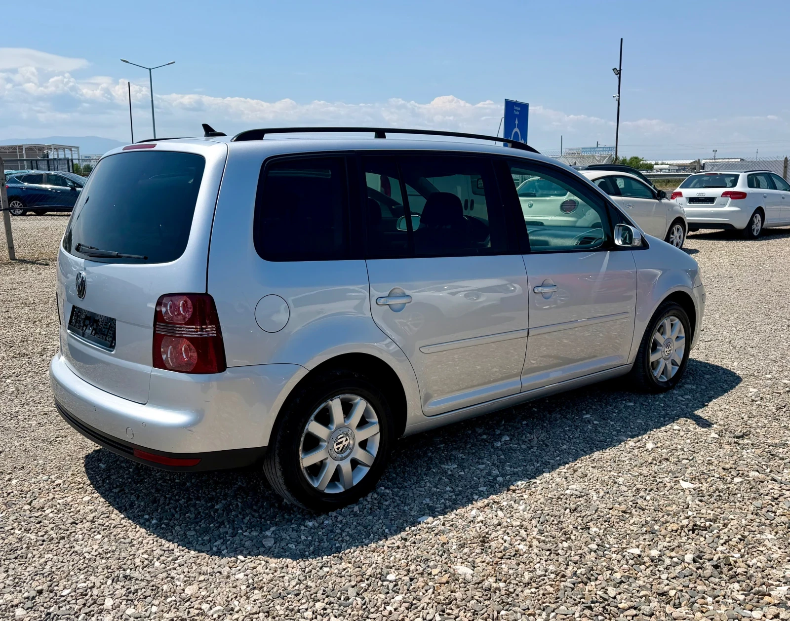 VW Touran 1.9TDI * 6 скорости * ПОДГРЕВ * 7 МЕСТА * , снимка 4 - Автомобили и джипове - 55253459
