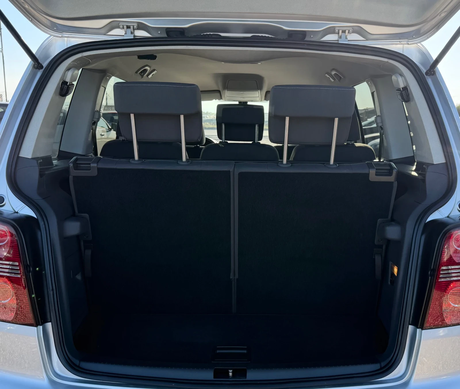 VW Touran 1.9TDI * 6 скорости * ПОДГРЕВ * 7 МЕСТА * , снимка 13 - Автомобили и джипове - 55253459