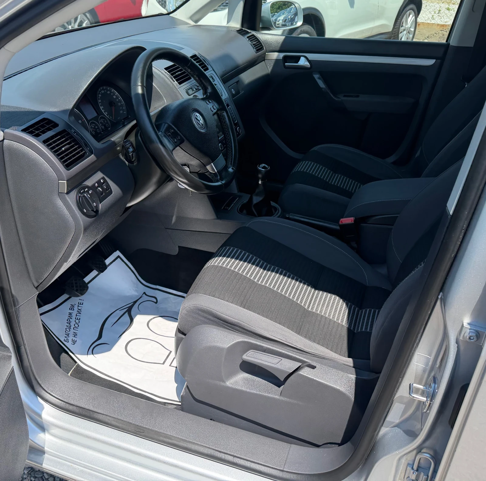 VW Touran 1.9TDI * 6 скорости * ПОДГРЕВ * 7 МЕСТА * , снимка 12 - Автомобили и джипове - 55253459