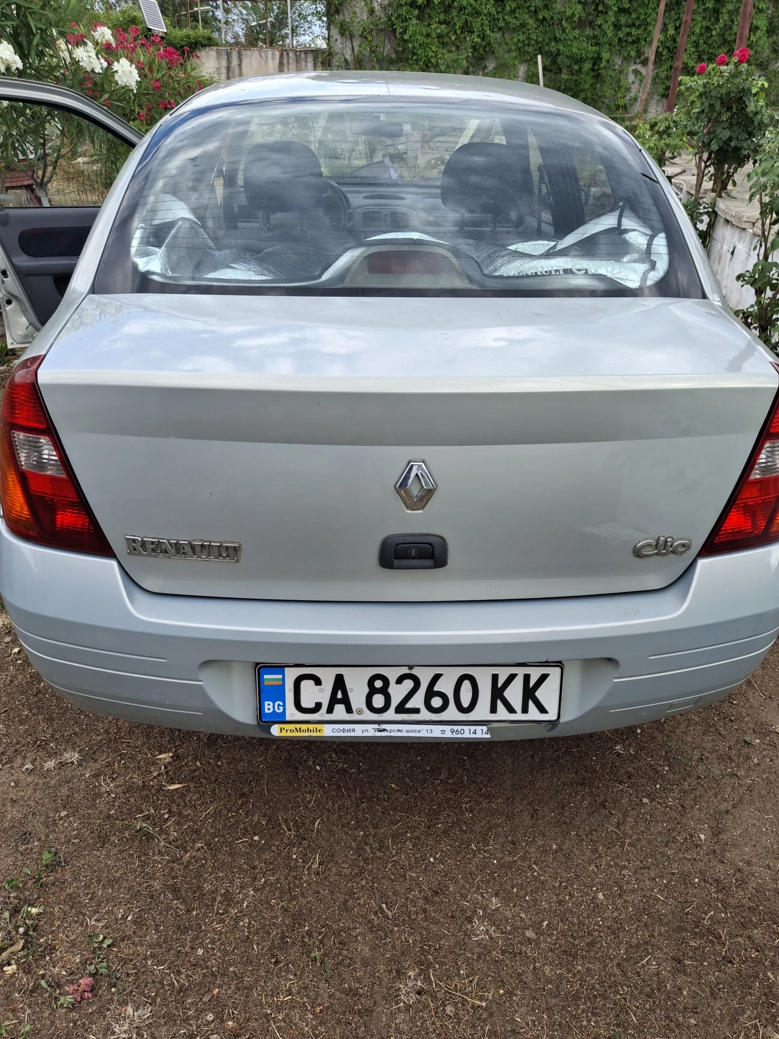 Renault Clio Sedan, снимка 13 - Автомобили и джипове - 55400197