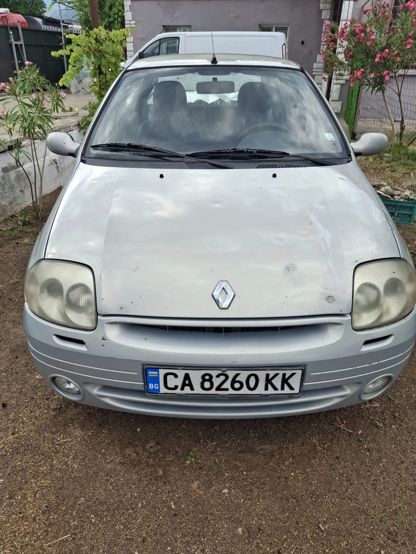 Renault Clio Sedan, снимка 3 - Автомобили и джипове - 55400197