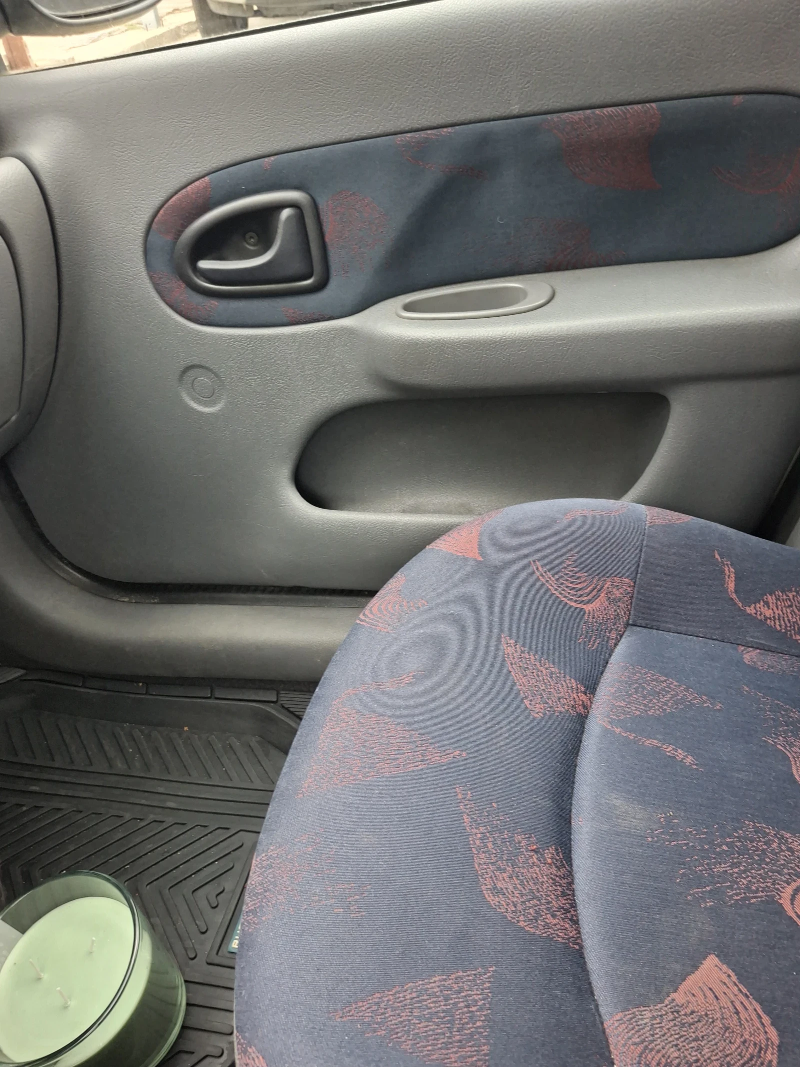 Renault Clio Sedan, снимка 6 - Автомобили и джипове - 55400197