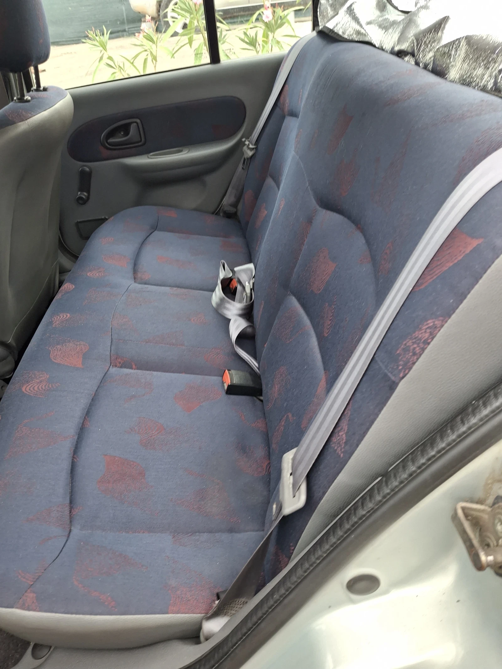 Renault Clio Sedan, снимка 8 - Автомобили и джипове - 55400197