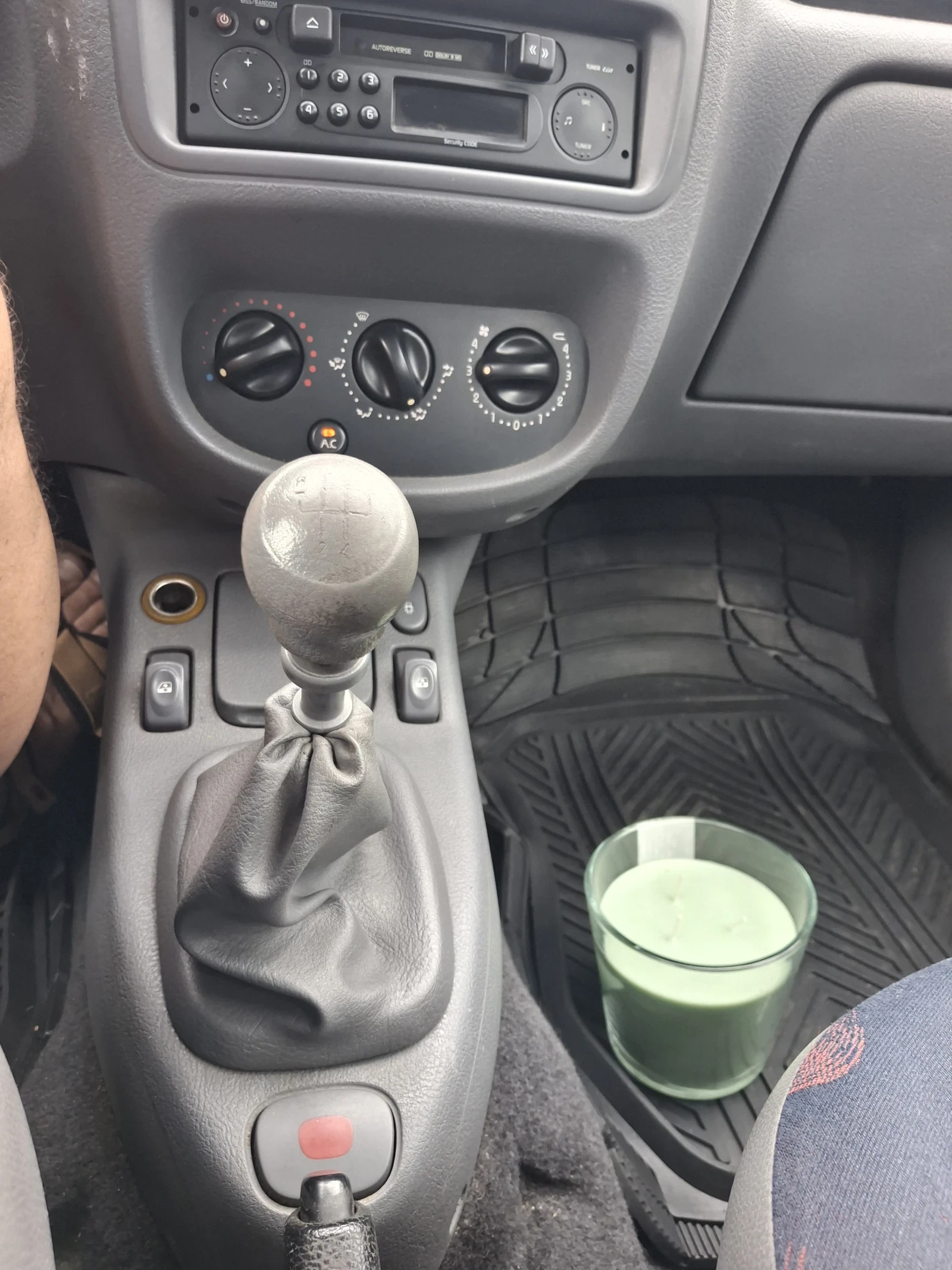 Renault Clio Sedan, снимка 7 - Автомобили и джипове - 55400197