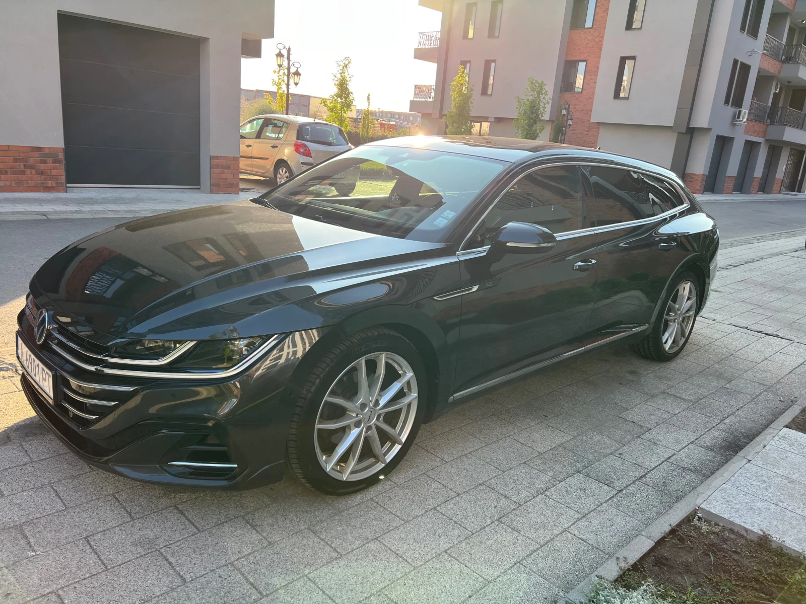 VW Arteon R-line, снимка 4 - Автомобили и джипове - 55609344