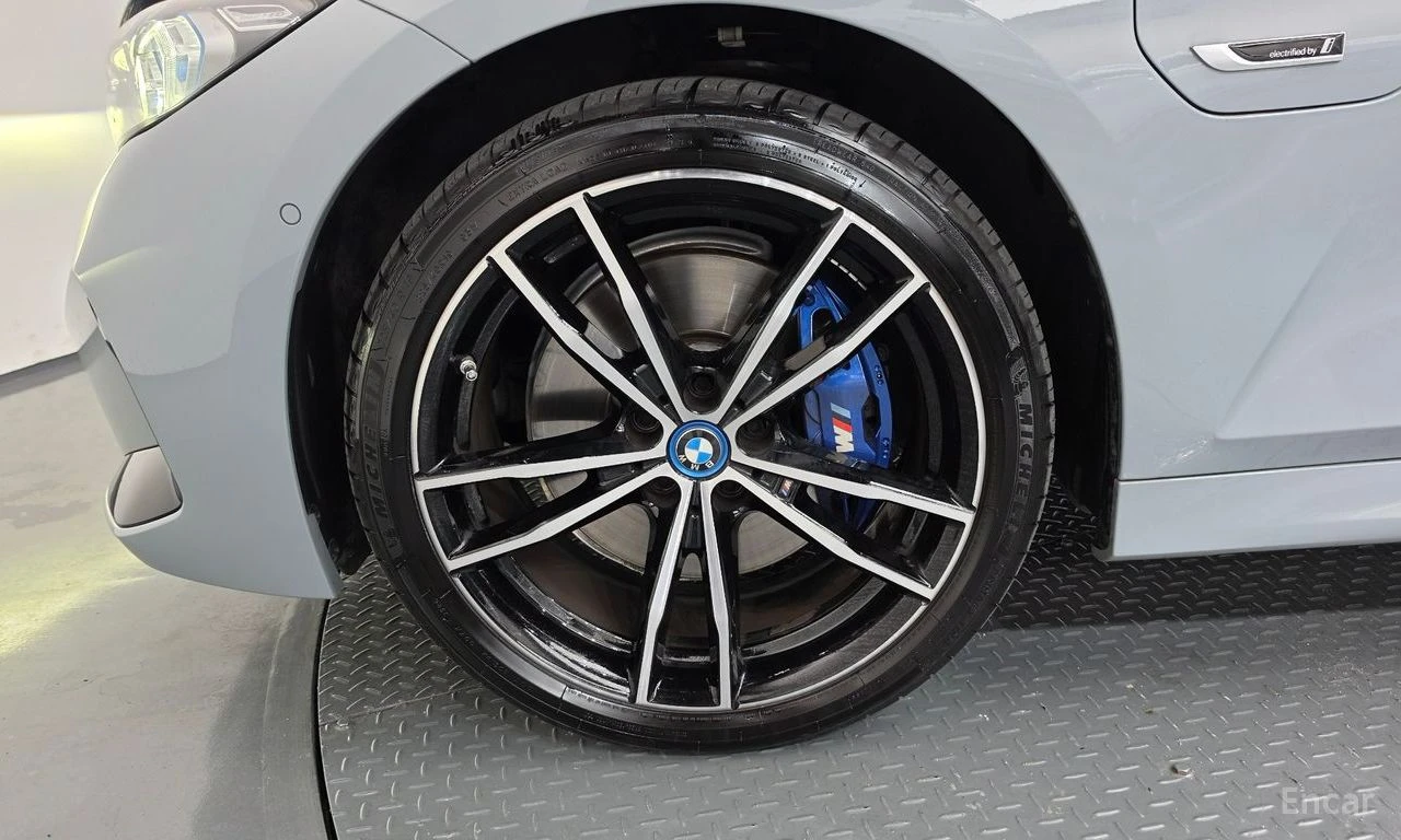 BMW 330 HYBRID* M* SPORT* LASER* HARMON* KARDON* ХЕДЪП* , снимка 5 - Автомобили и джипове - 55707736