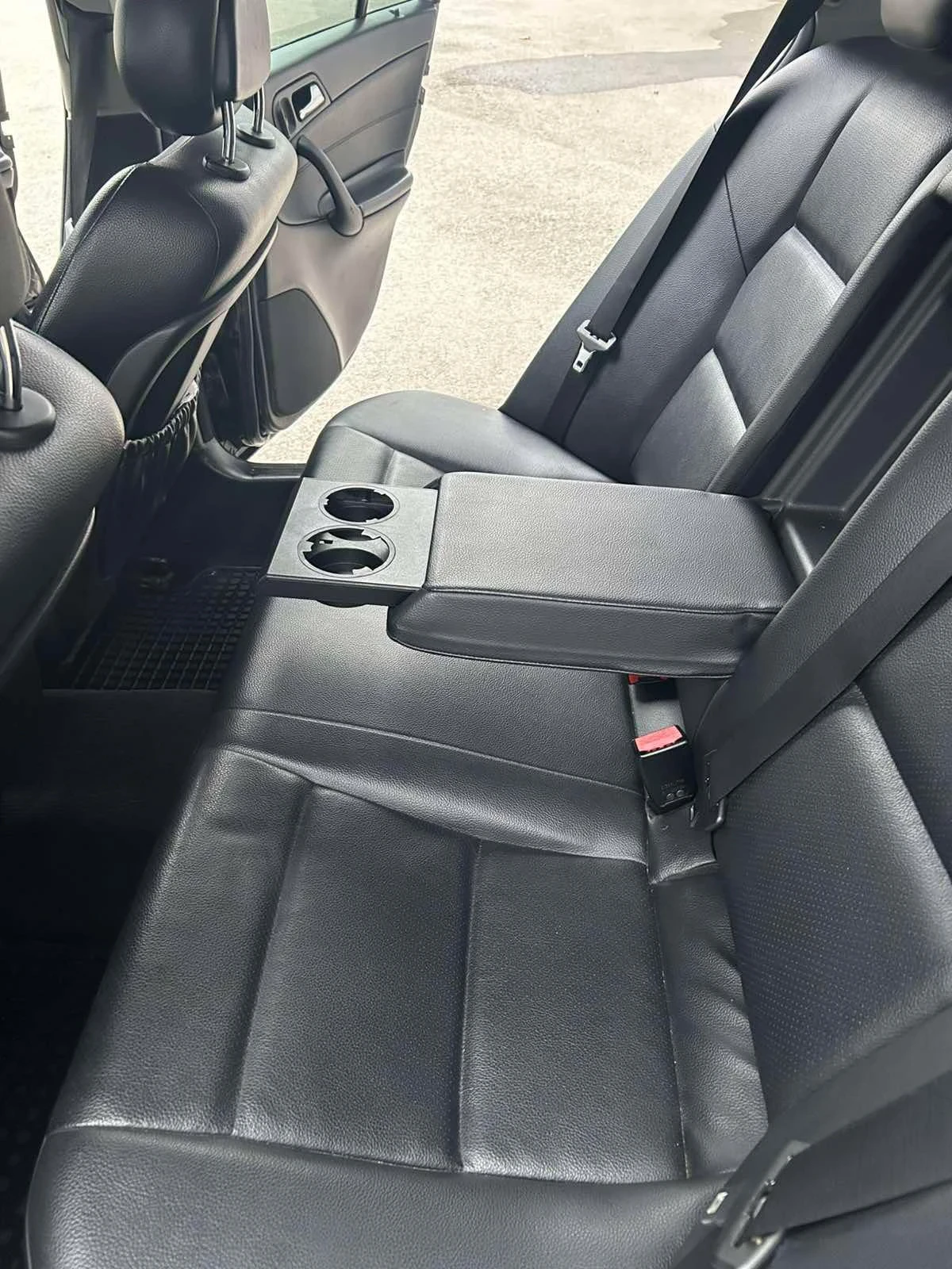 Mercedes-Benz C 220, снимка 10 - Автомобили и джипове - 55780050