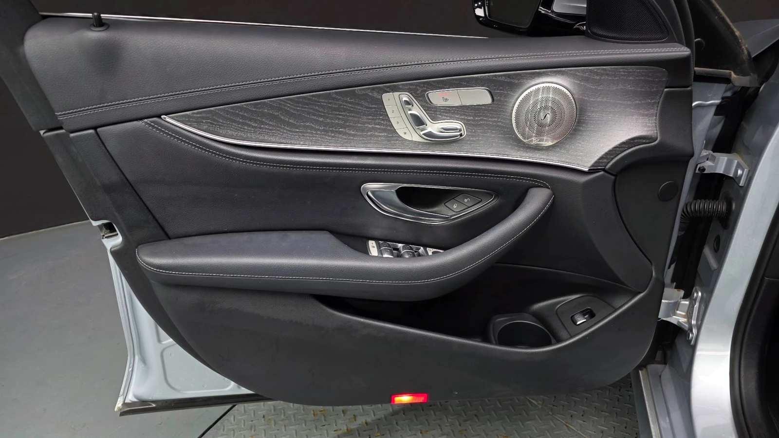 Mercedes-Benz E 350 4MATIC AMG LINE * КРАЙНА ЦЕНА* FULL, снимка 12 - Автомобили и джипове - 56092910