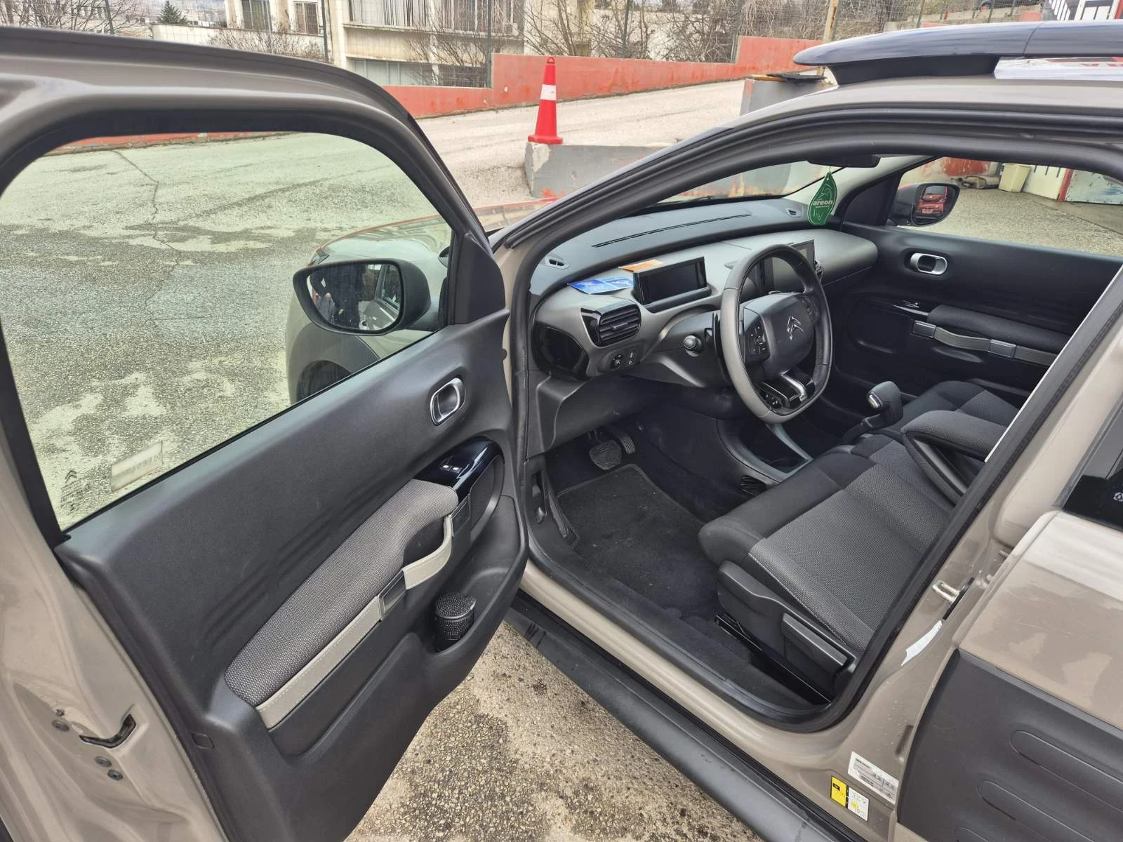 Citroen C4 Cactus, снимка 6 - Автомобили и джипове - 56114571