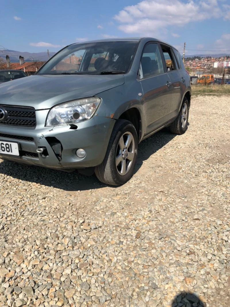 Toyota Rav4 2.0i VVT-i 16v кожа, снимка 2 - Автомобили и джипове - 45090045