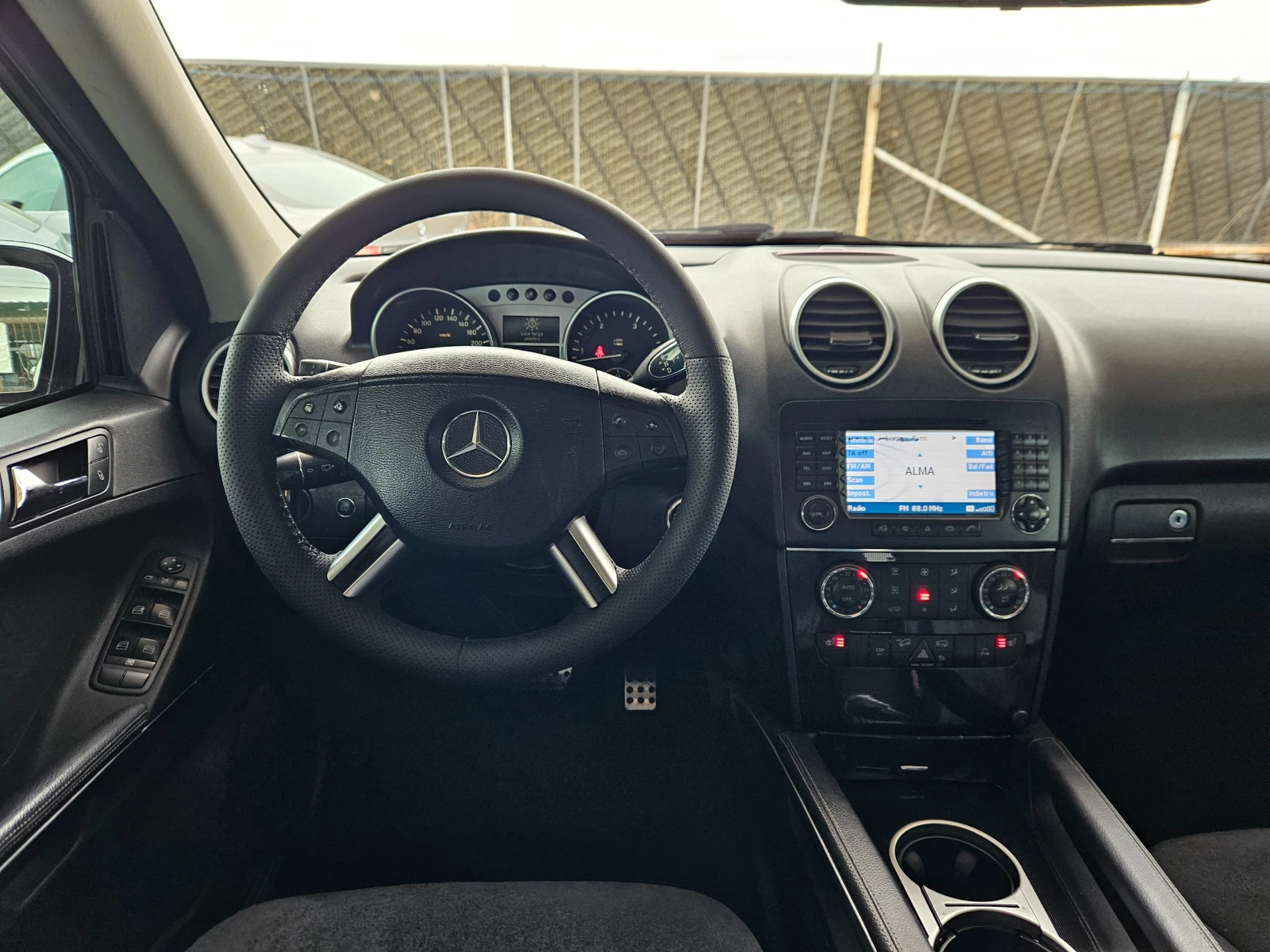 Mercedes-Benz ML 320 AMG ПАКЕТ/ЛИЗИНГ, снимка 16 - Автомобили и джипове - 53885418